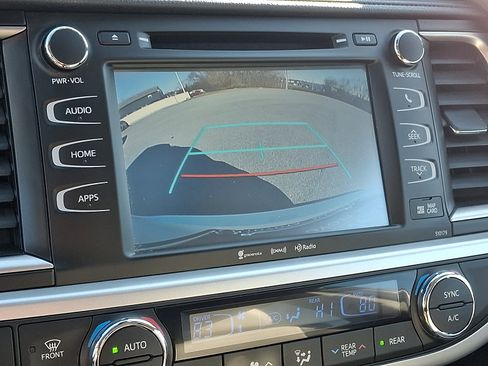 Used 2017 Toyota Highlander XLE image 19