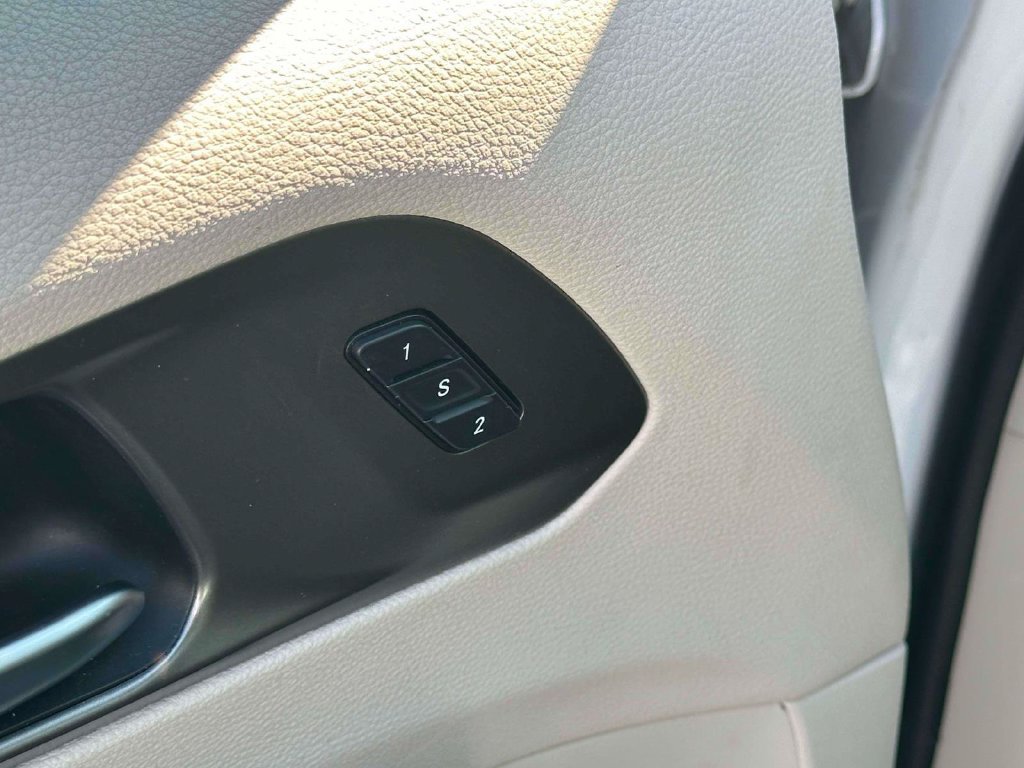 Used 2023 Chrysler Pacifica Touring-L FWD image 18