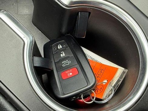 Used 2022 Toyota Highlander XLE image 33