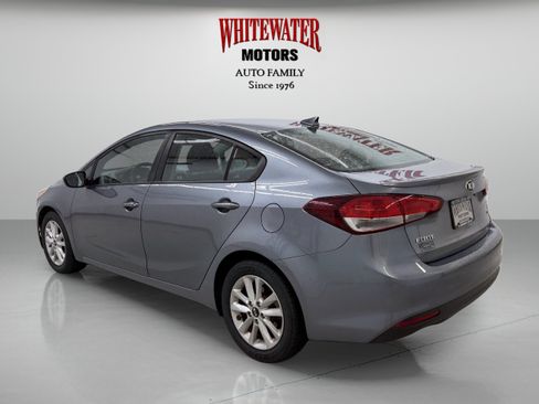 Used 2017 Kia Forte S FWD image 2