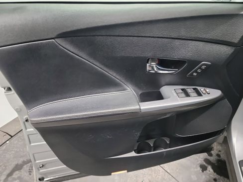 Used 2015 Toyota Venza XLE image 13