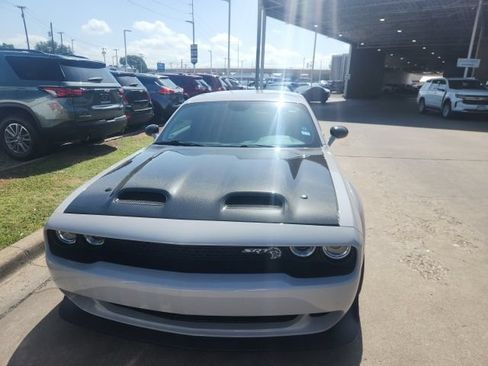 Used 2019 Dodge Challenger SRT Hellcat RWD image 5