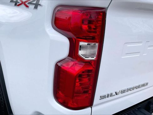 Used 2025 Chevrolet Silverado 2500 LT w/ Convenience Package image 27