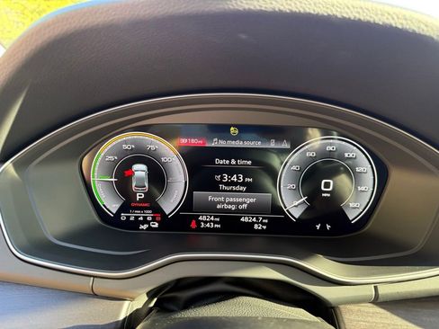 Used 2025 Audi Q5 e Prestige w/ Prestige Package image 16