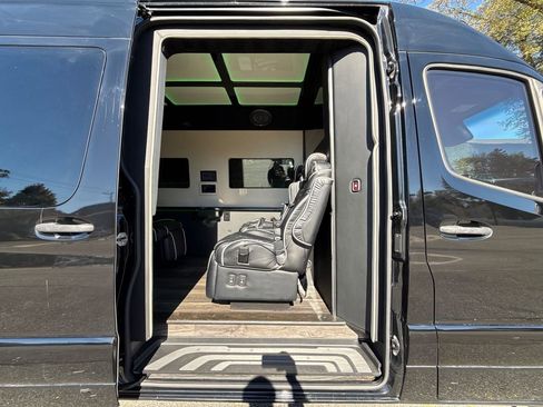 Used 2021 Mercedes-Benz Sprinter 3500 image 24