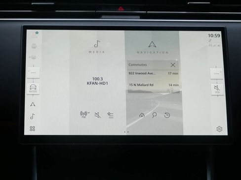 Used 2025 Land Rover Range Rover SE image 12