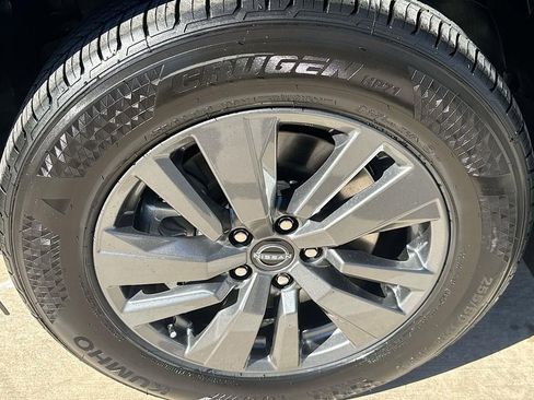 New 2025 Nissan Pathfinder SV w/ Black Appearance Package image 31