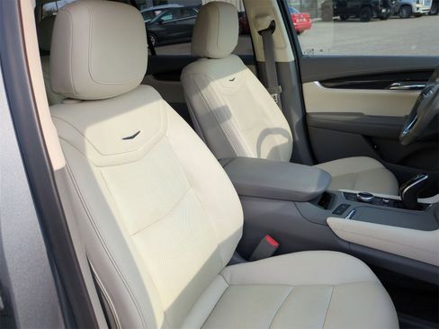 Certified 2020 Cadillac XT6 Premium Luxury image 31