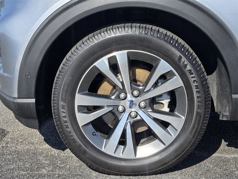 Used 2020 Ford Explorer Platinum w/ Premium Technology Package image 9