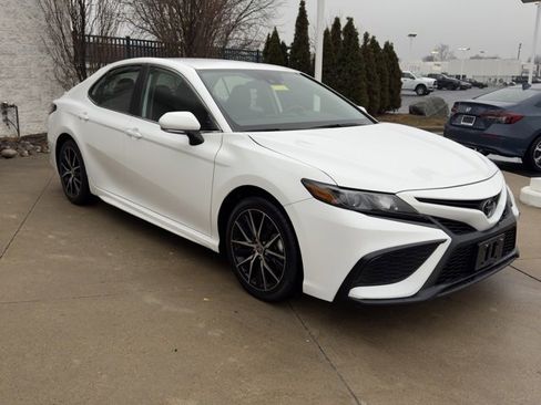 Used 2024 Toyota Camry SE image 25