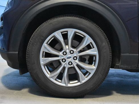 Used 2022 Ford Explorer Limited w/ Equipment Group 301A AWD/4WD image 28