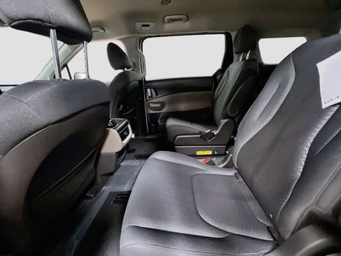New 2027 Kia Carnival LX FWD image 24