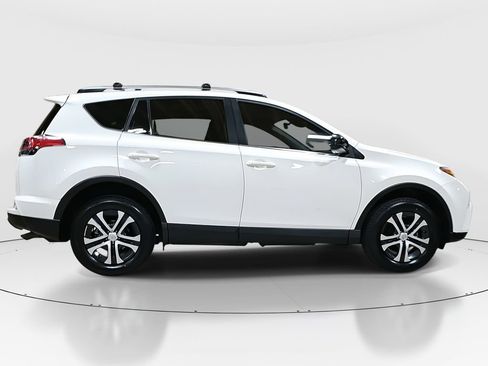 Used 2017 Toyota RAV4 LE image 4