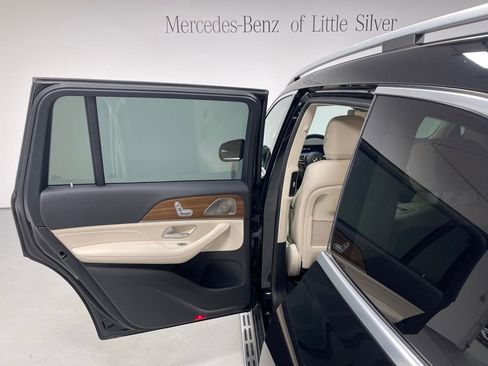 Used 2022 Mercedes-Benz GLS 450 4MATIC image 23