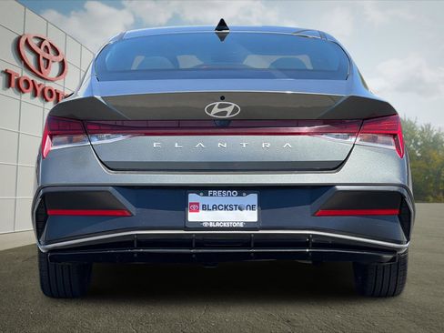 Used 2025 Hyundai Elantra SEL FWD image 4