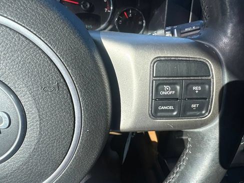 Used 2012 Jeep Liberty Limited AWD/4WD image 16