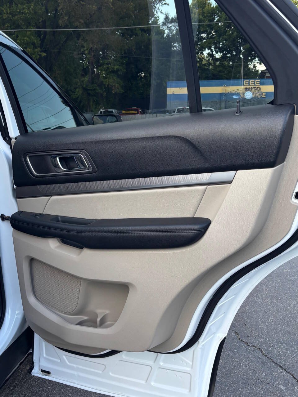 Used 2018 Ford Explorer XLT w/ Equipment Group 202A AWD/4WD image 19