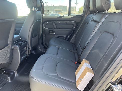 New 2025 Land Rover Defender 110 X-Dynamic SE image 11