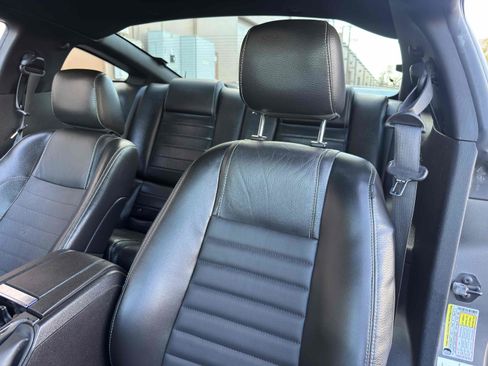 Used 2010 Ford Mustang Premium image 36