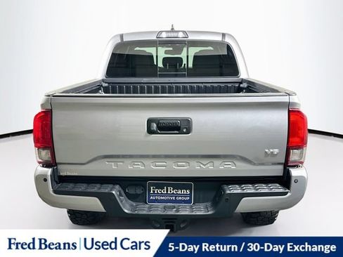 Used 2019 Toyota Tacoma TRD Sport w/ Technology Package AWD/4WD image 9