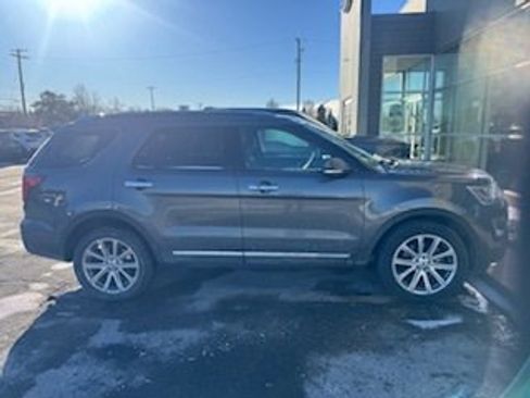 Used 2017 Ford Explorer Limited image 7