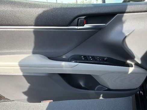 Used 2018 Toyota Camry LE image 19