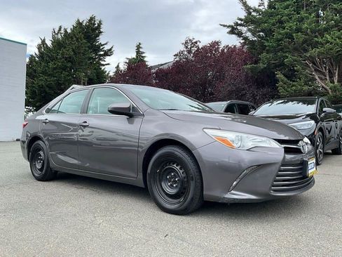 Used 2015 Toyota Camry LE FWD image 2