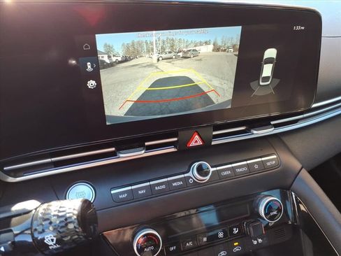 Used 2023 Hyundai Elantra Limited image 27