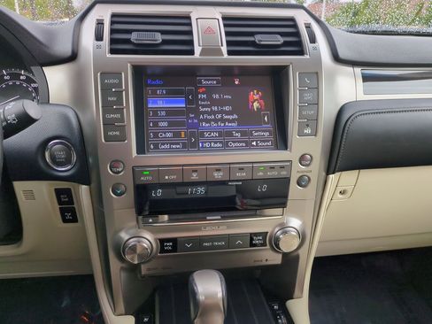 Used 2020 Lexus GX 460 Premium image 24