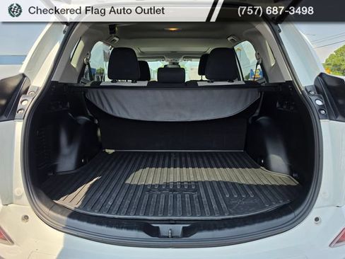 Used 2017 Toyota RAV4 XLE AWD/4WD image 16