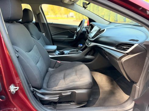 Used 2017 Chevrolet Volt LT w/ Comfort Package FWD image 13
