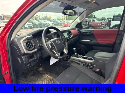 Used 2018 Toyota Tacoma SR5 AWD/4WD image 11