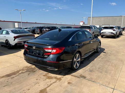 Used 2020 Honda Accord Touring image 3