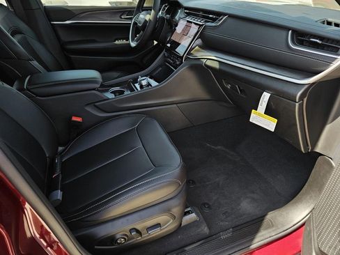 New 2025 Jeep Grand Cherokee L Limited w/ Black Appearance Package image 8
