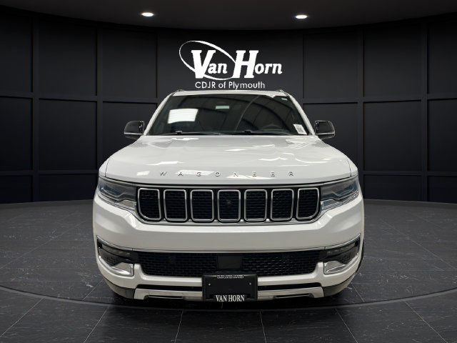 Used 2024 Jeep Wagoneer Series III w/ Premium Group I AWD/4WD image 2