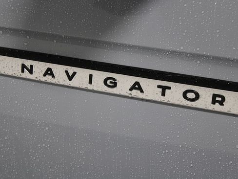 New 2027 Lincoln Navigator Premiere RWD image 11