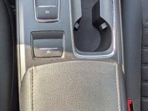 Used 2019 Ford Fusion SE FWD image 12