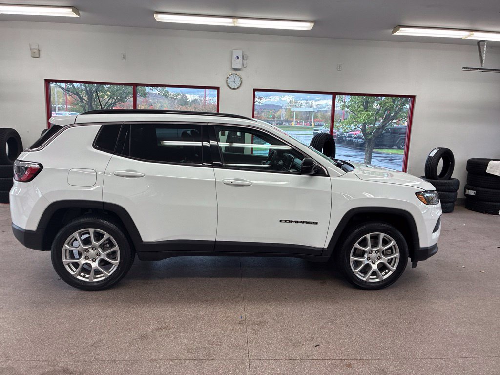 Certified 2023 Jeep Compass Latitude AWD/4WD image 38