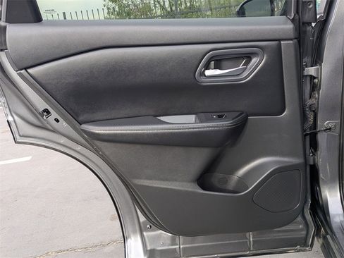 Used 2024 Nissan Rogue SV image 27