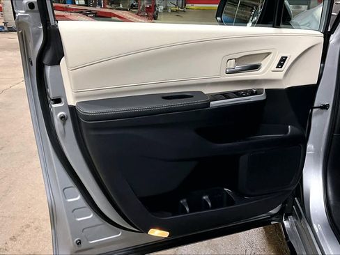 New 2025 Toyota Sienna Limited image 10