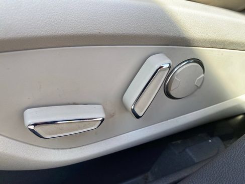 Used 2019 Lincoln Nautilus Select AWD/4WD image 12