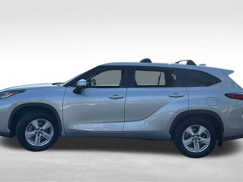 Used 2020 Toyota Highlander LE image 4