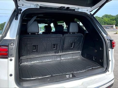 Used 2023 Chevrolet Traverse High Country FWD image 31