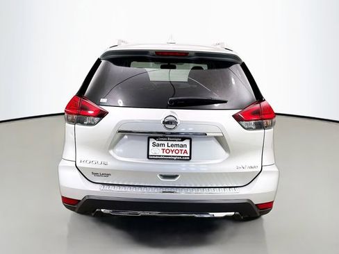 Used 2017 Nissan Rogue SV w/ SV Premium Package AWD/4WD image 6