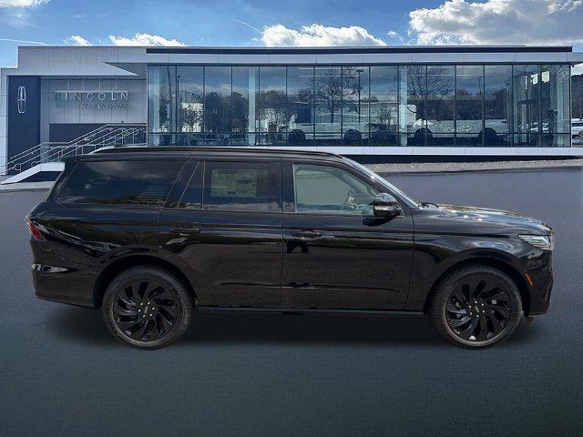 New 2027 Lincoln Navigator Reserve w/ Jet Appearance Package AWD/4WD image 8