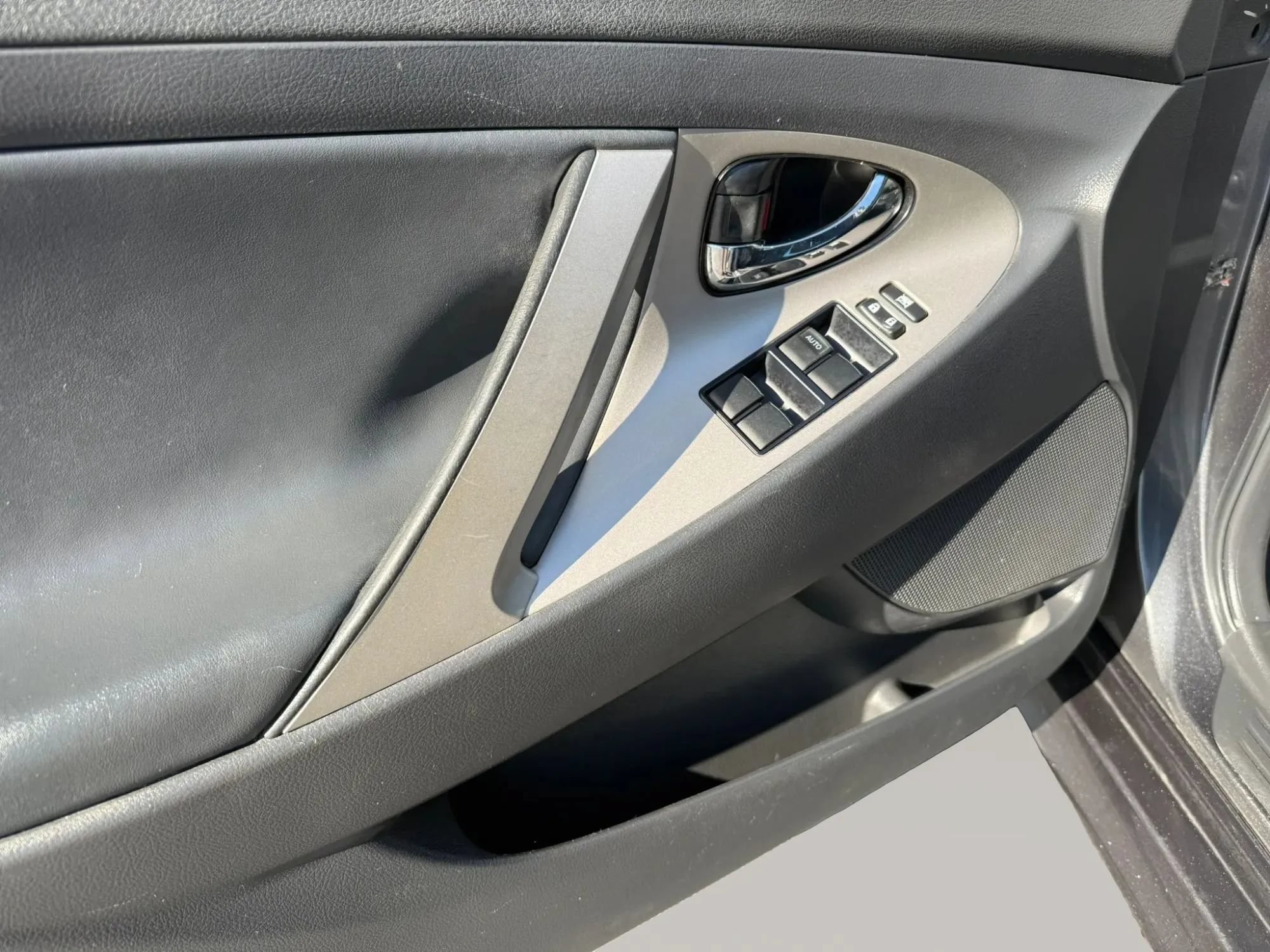 Used 2009 Toyota Camry SE FWD image 13
