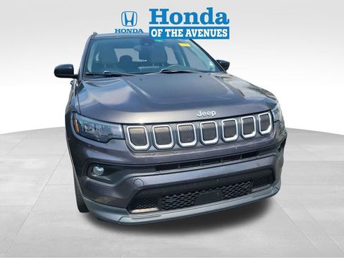 Used 2022 Jeep Compass Latitude w/ Sun and Sound Group FWD image 2