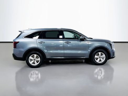 Certified 2025 Kia Sorento LX FWD image 8