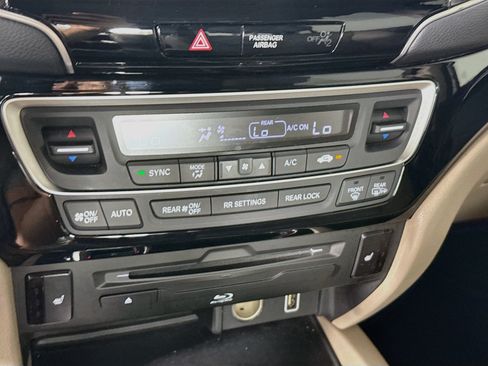 Used 2019 Honda Pilot Touring image 19