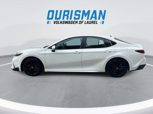 Used 2025 Toyota Camry SE w/ Multimedia Upgrade Package FWD image 5